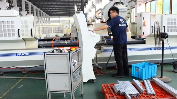 如何解決鋁型材在長期使用中的老化問題？