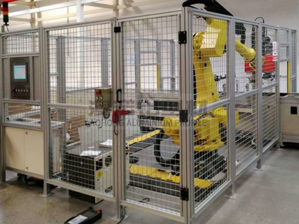 機(jī)器人安全門鋁型材：高效防護(hù)，助力智能生產(chǎn)安全升級