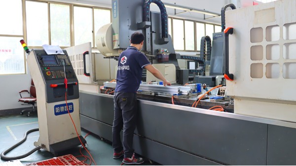 工業(yè)鋁材價格戰(zhàn)背后，技術(shù)博弈如何影響市場？